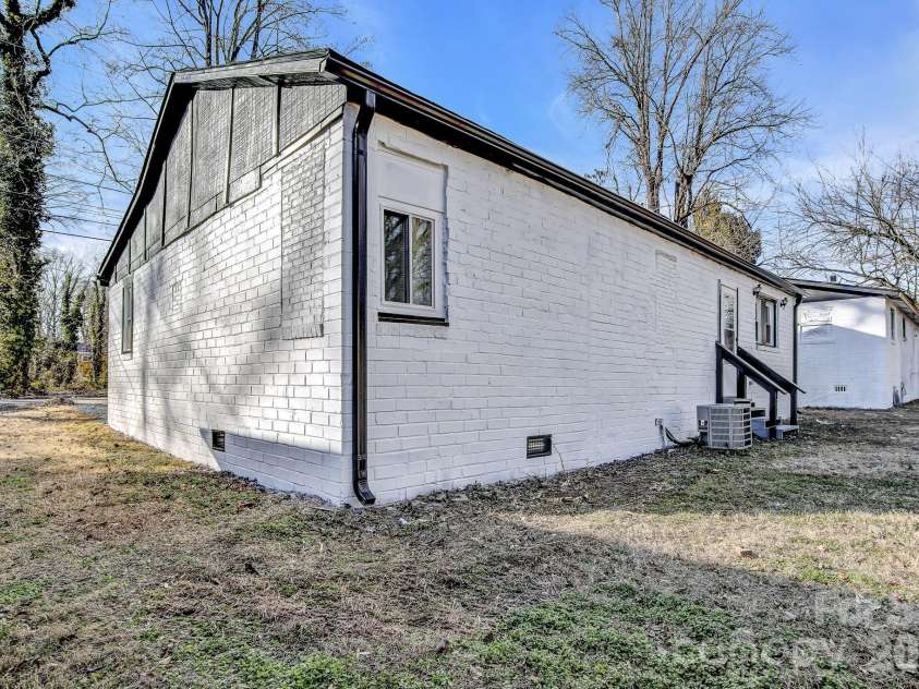 1200 Grady Street, Salisbury, NC 28144.  MLS# CAR4346905, YatesRealty ID 8882. 