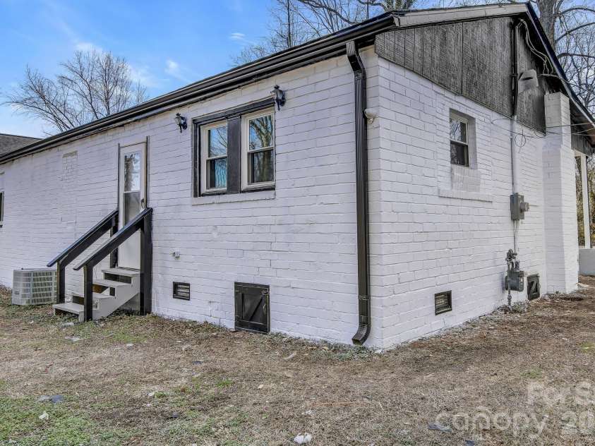1200 Grady Street, Salisbury, NC 28144.  MLS# CAR4346905, YatesRealty ID 8882. 