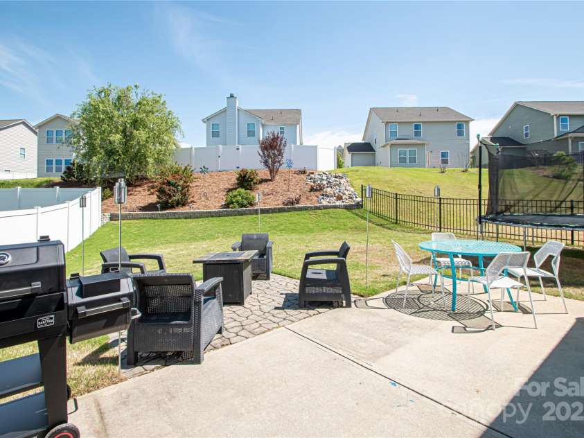 2207 Atwell Glen Lane, Pineville, NC 28134.  MLS# CAR4246568, YatesRealty ID 8882. 