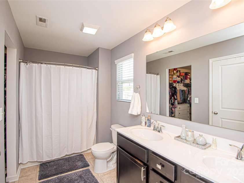 2207 Atwell Glen Lane, Pineville, NC 28134.  MLS# CAR4246568, YatesRealty ID 8882. 