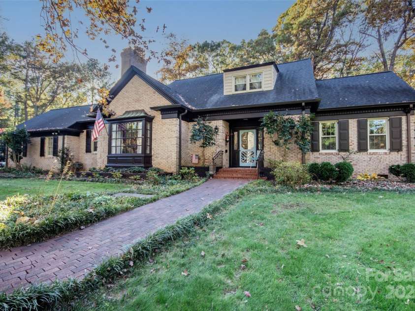 322 Valley Stream Road, Statesville, NC 28677.  MLS# CAR4321072, YatesRealty ID 8883. 