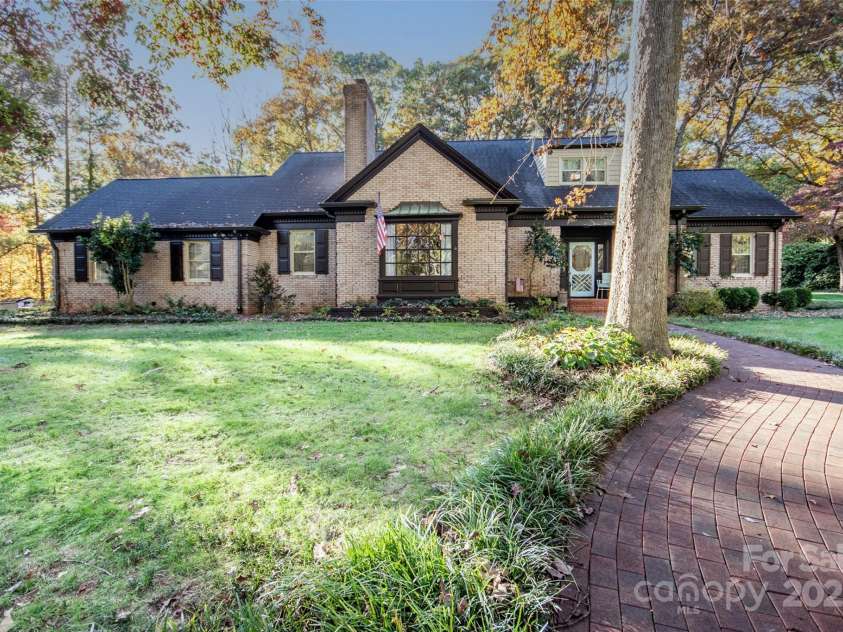 322 Valley Stream Road, Statesville, NC 28677.  MLS# CAR4321072, YatesRealty ID 8883. 