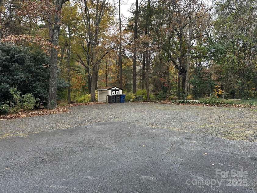 322 Valley Stream Road, Statesville, NC 28677.  MLS# CAR4321072, YatesRealty ID 8883. 
