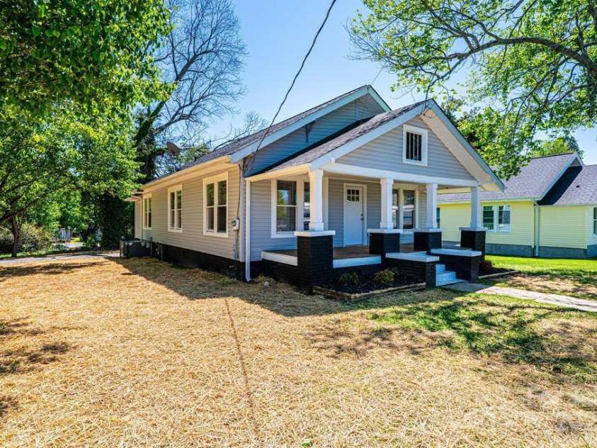 1143 College Avenue, Newton, NC 28658.  MLS# CAR4245448, YatesRealty ID 8885. 
