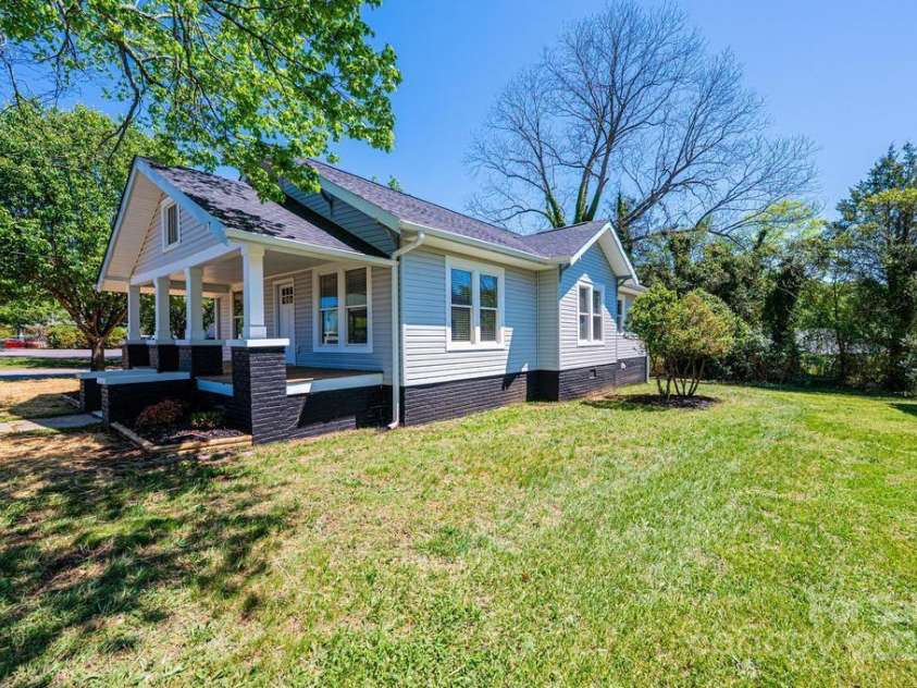 1143 College Avenue, Newton, NC 28658.  MLS# CAR4245448, YatesRealty ID 8885. 