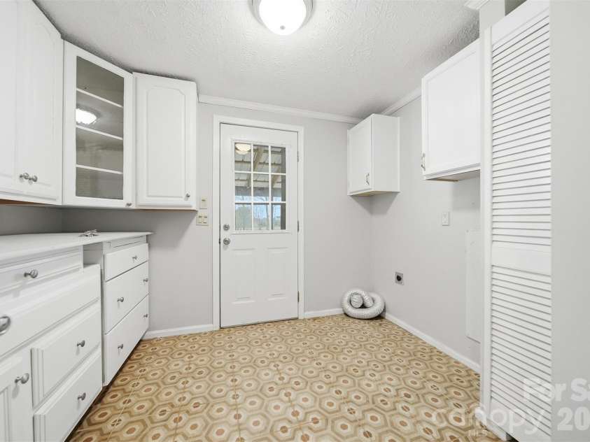 4915 Quartz Ridge Drive, Maiden, NC 28650.  MLS# CAR4328743, YatesRealty ID 8886. Laundry Room 