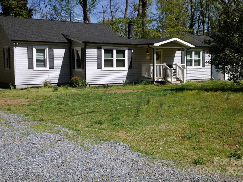6124 Old Plank Road, Charlotte, NC 28216.  MLS# CAR4243091, YatesRealty ID 8887. 