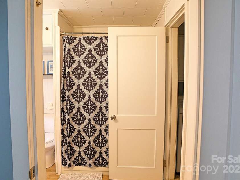 6124 Old Plank Road, Charlotte, NC 28216.  MLS# CAR4243091, YatesRealty ID 8887. 