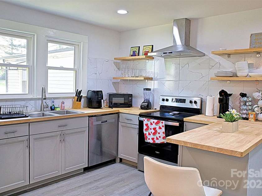 6124 Old Plank Road, Charlotte, NC 28216.  MLS# CAR4243091, YatesRealty ID 8887. 