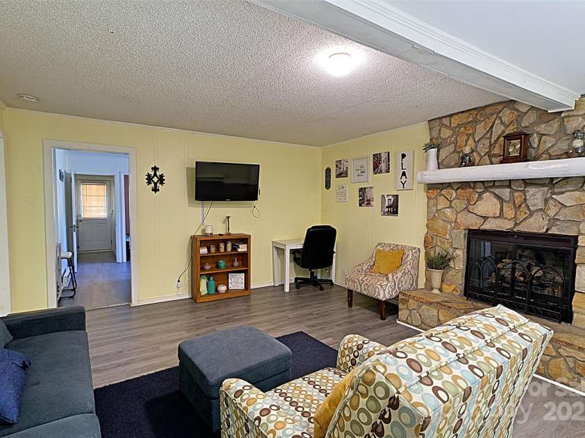 6124 Old Plank Road, Charlotte, NC 28216.  MLS# CAR4243091, YatesRealty ID 8887. 