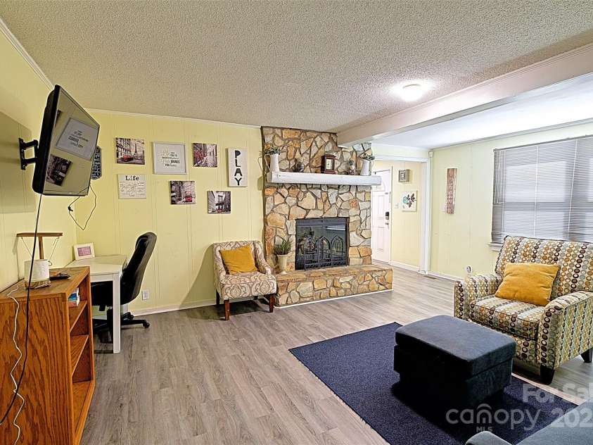 6124 Old Plank Road, Charlotte, NC 28216.  MLS# CAR4243091, YatesRealty ID 8887. 