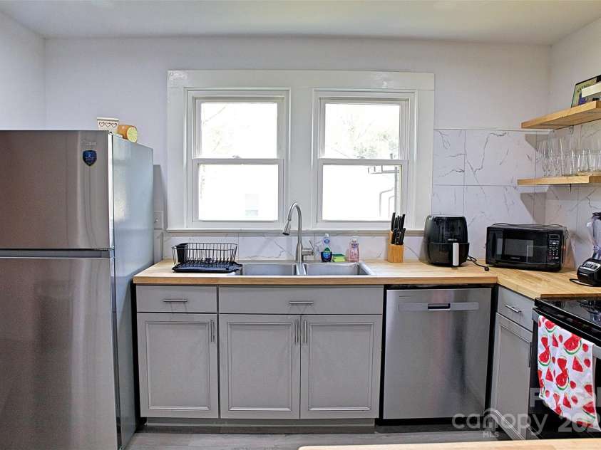 6124 Old Plank Road, Charlotte, NC 28216.  MLS# CAR4243091, YatesRealty ID 8887. 