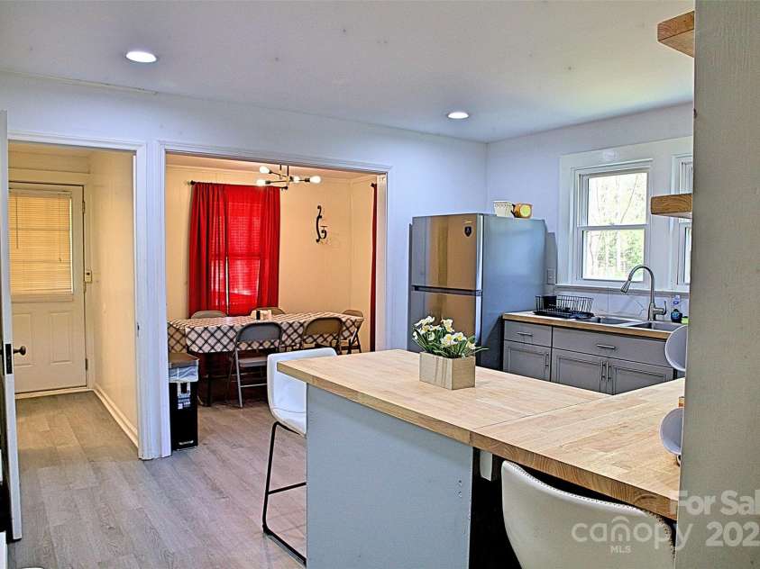 6124 Old Plank Road, Charlotte, NC 28216.  MLS# CAR4243091, YatesRealty ID 8887. 