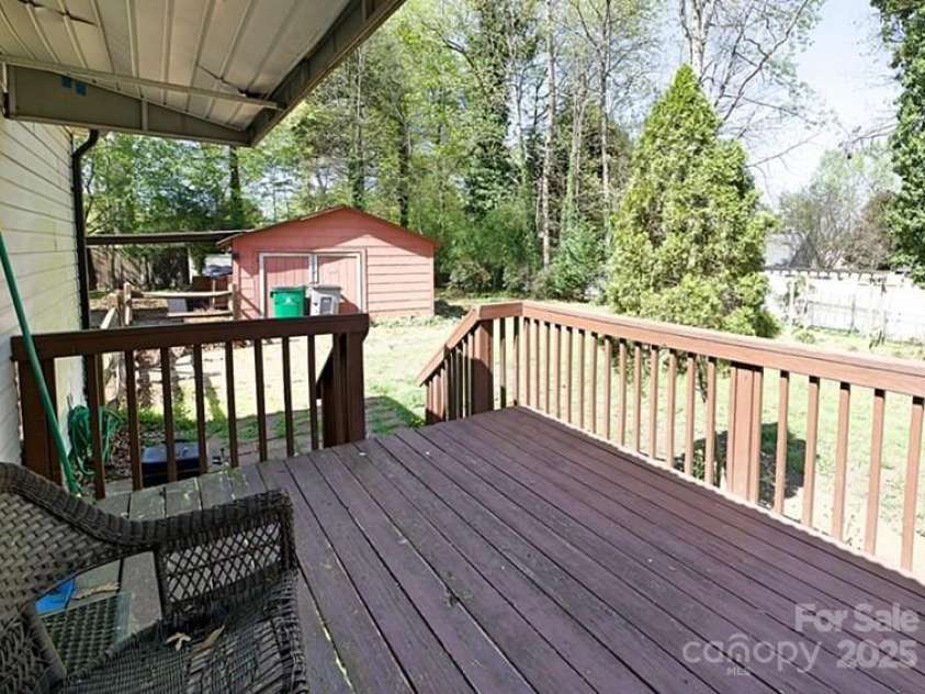6124 Old Plank Road, Charlotte, NC 28216.  MLS# CAR4243091, YatesRealty ID 8887. 