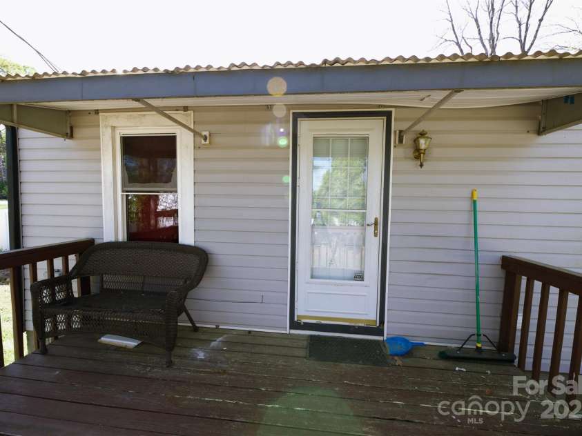6124 Old Plank Road, Charlotte, NC 28216.  MLS# CAR4243091, YatesRealty ID 8887. Back Deck
