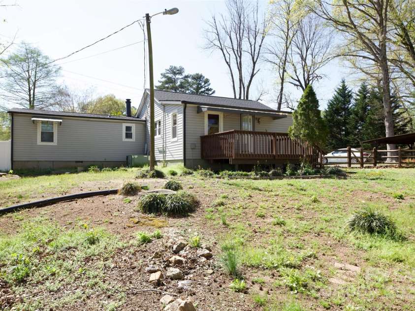 6124 Old Plank Road, Charlotte, NC 28216.  MLS# CAR4243091, YatesRealty ID 8887. Back Yard