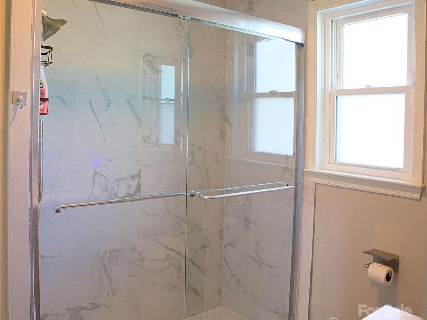 6124 Old Plank Road, Charlotte, NC 28216.  MLS# CAR4243091, YatesRealty ID 8887. Bathroom 1