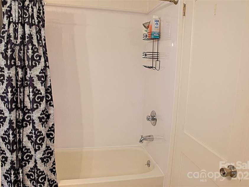 6124 Old Plank Road, Charlotte, NC 28216.  MLS# CAR4243091, YatesRealty ID 8887. Bathroom 2