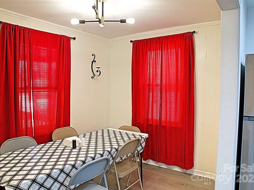 6124 Old Plank Road, Charlotte, NC 28216.  MLS# CAR4243091, YatesRealty ID 8887. Breakfast Nook