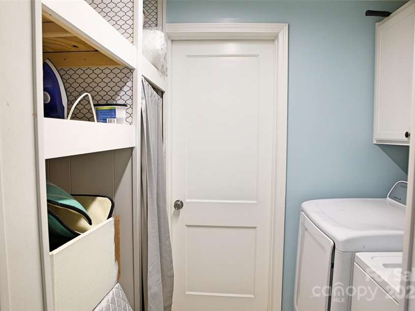 6124 Old Plank Road, Charlotte, NC 28216.  MLS# CAR4243091, YatesRealty ID 8887. Laundry Room