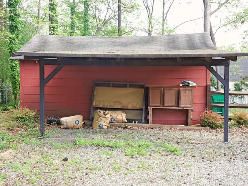 6124 Old Plank Road, Charlotte, NC 28216.  MLS# CAR4243091, YatesRealty ID 8887. Red Barn