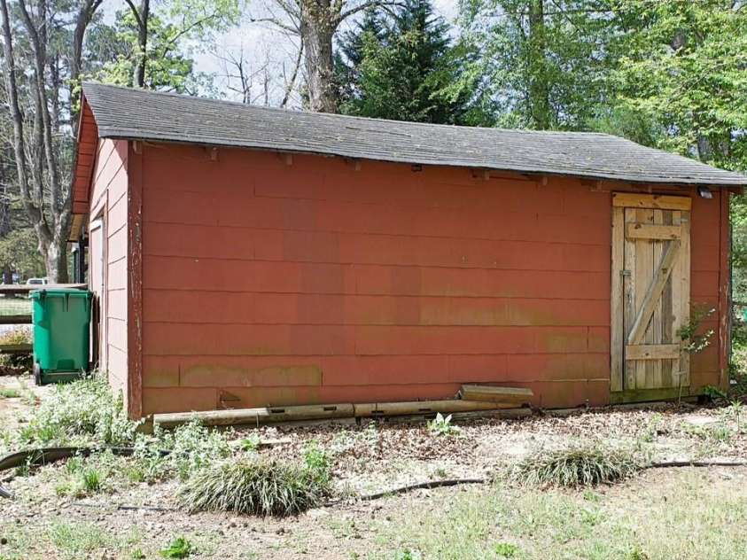 6124 Old Plank Road, Charlotte, NC 28216.  MLS# CAR4243091, YatesRealty ID 8887. Red Barn