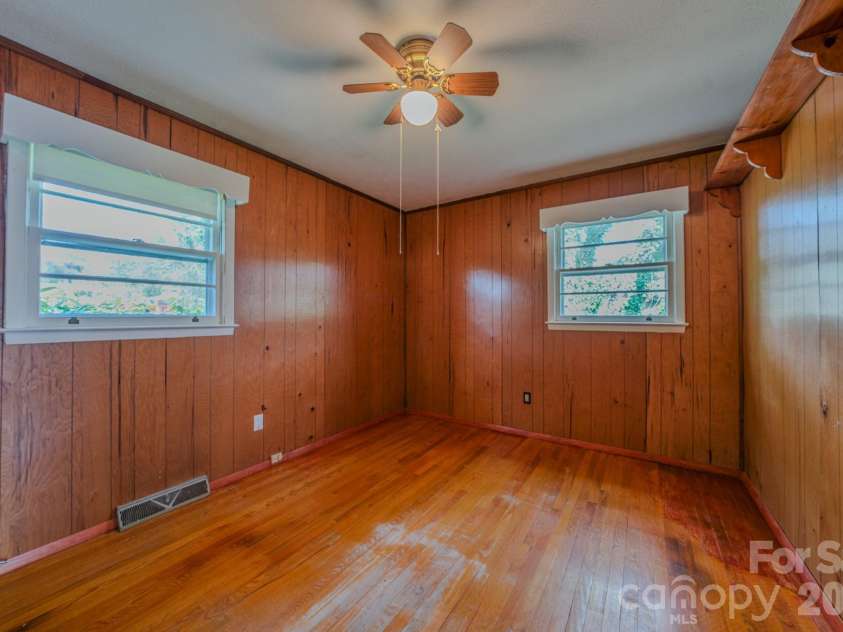8 Summit Drive, Arden, NC 28704.  MLS# CAR4360548, YatesRealty ID 8889. Bedroom 3 