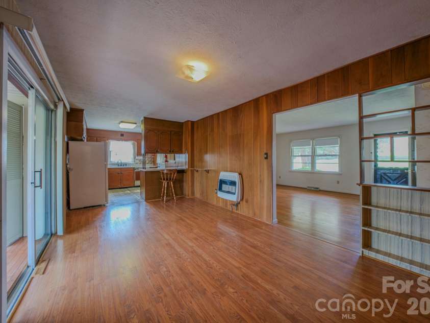 8 Summit Drive, Arden, NC 28704.  MLS# CAR4360548, YatesRealty ID 8889. Dining Room