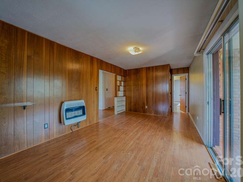 8 Summit Drive, Arden, NC 28704.  MLS# CAR4360548, YatesRealty ID 8889. Dining Room