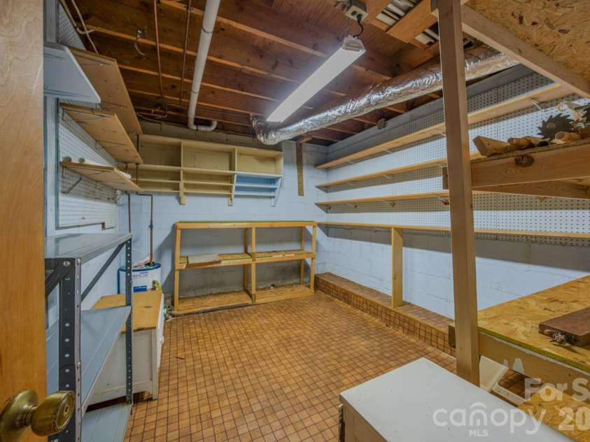 8 Summit Drive, Arden, NC 28704.  MLS# CAR4360548, YatesRealty ID 8889. Keeping Closet