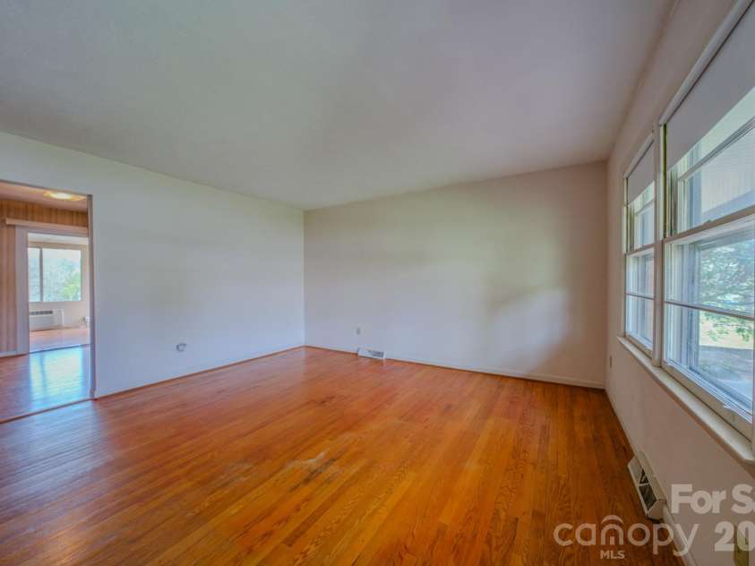 8 Summit Drive, Arden, NC 28704.  MLS# CAR4360548, YatesRealty ID 8889. Living Room