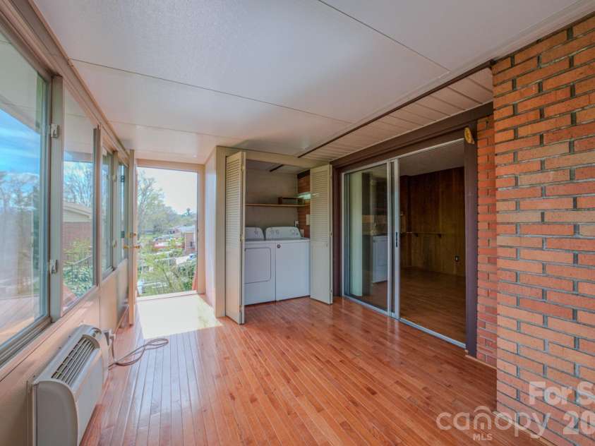 8 Summit Drive, Arden, NC 28704.  MLS# CAR4360548, YatesRealty ID 8889. Sunroom
