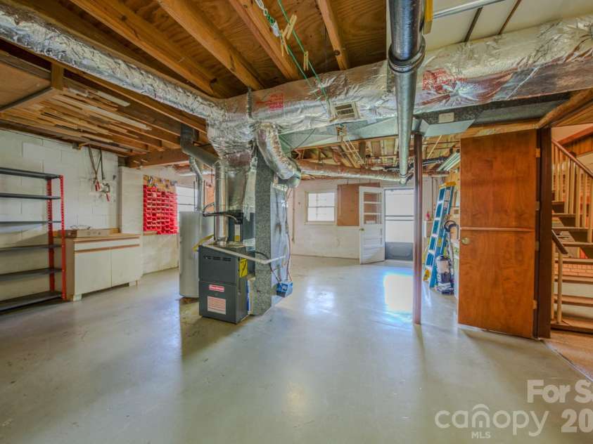 8 Summit Drive, Arden, NC 28704.  MLS# CAR4360548, YatesRealty ID 8889. Workshop