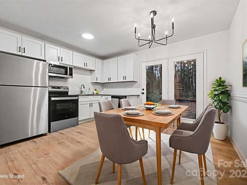 5001 Lakecrest Drive, Charlotte, NC 28215.  MLS# CAR4331302, YatesRealty ID 889. 