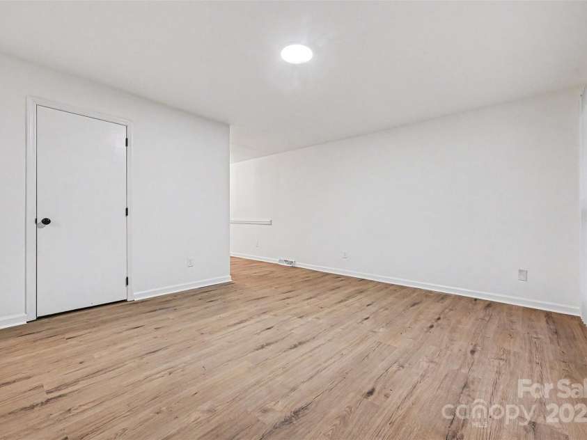 5001 Lakecrest Drive, Charlotte, NC 28215.  MLS# CAR4331302, YatesRealty ID 889. 