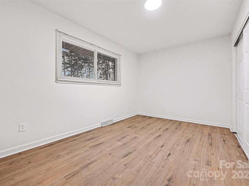 5001 Lakecrest Drive, Charlotte, NC 28215.  MLS# CAR4331302, YatesRealty ID 889. 