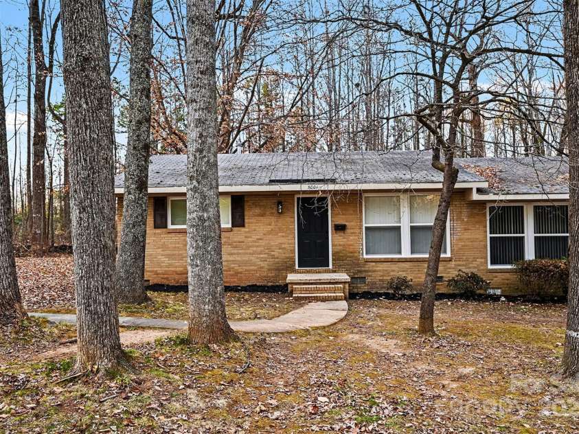 5001 Lakecrest Drive, Charlotte, NC 28215.  MLS# CAR4331302, YatesRealty ID 889. 