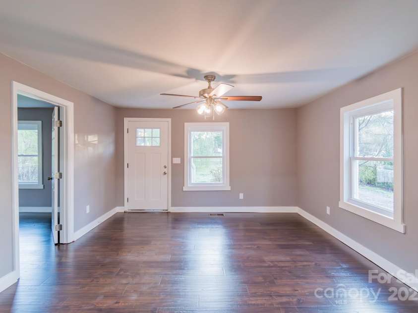 6282 Richburg Road, Great Falls, SC 29055.  MLS# CAR4235952, YatesRealty ID 8890. Family Room