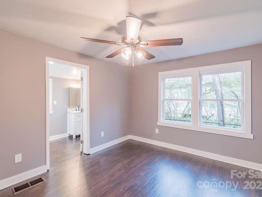 6282 Richburg Road, Great Falls, SC 29055.  MLS# CAR4235952, YatesRealty ID 8890. Primary Bedroom/Ensuite Bath