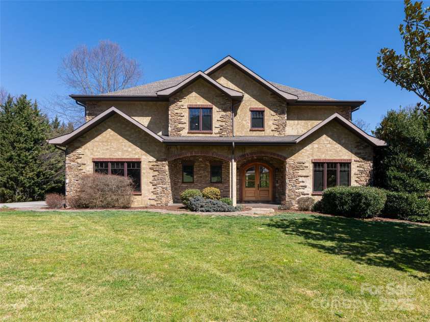 3 Willowside Court, Fairview, NC 28730.  MLS# CAR4204662, YatesRealty ID 8894. 