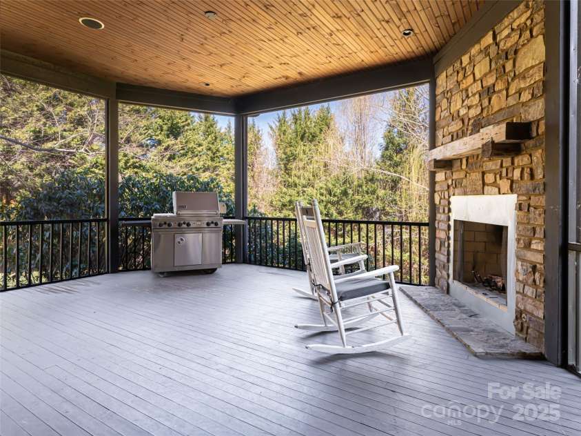 3 Willowside Court, Fairview, NC 28730.  MLS# CAR4204662, YatesRealty ID 8894. 