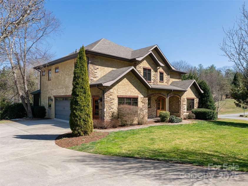 3 Willowside Court, Fairview, NC 28730.  MLS# CAR4204662, YatesRealty ID 8894. 