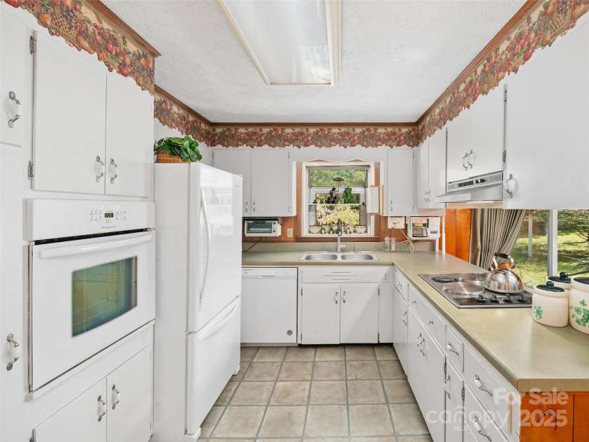 631 Macedonia Road, Asheville, NC 28804.  MLS# CAR4301225, YatesRealty ID 8894. 