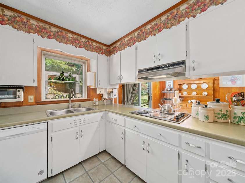 631 Macedonia Road, Asheville, NC 28804.  MLS# CAR4301225, YatesRealty ID 8894. 
