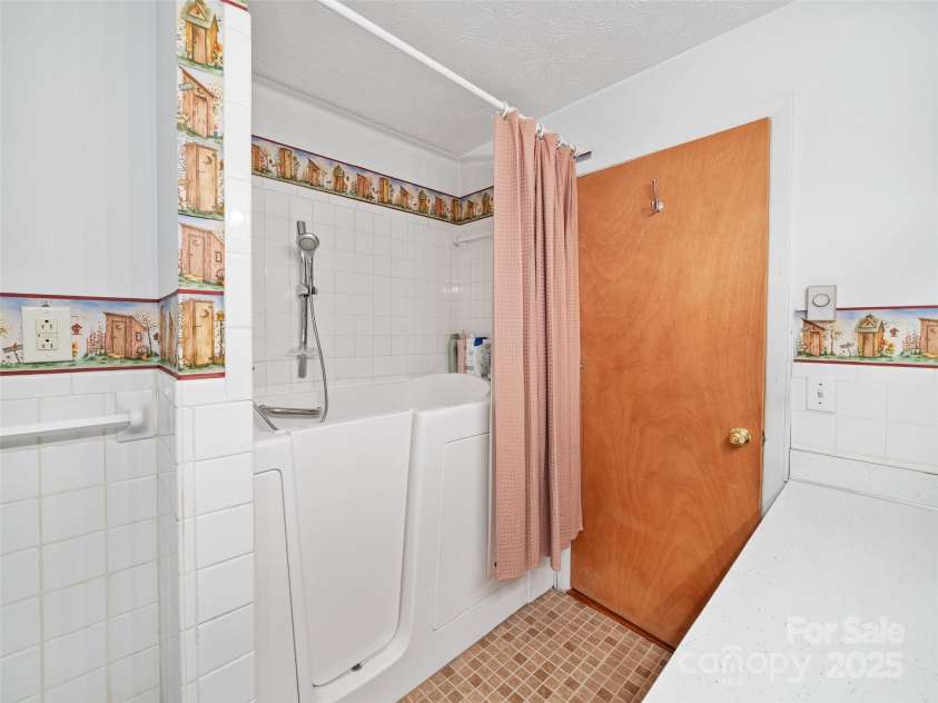631 Macedonia Road, Asheville, NC 28804.  MLS# CAR4301225, YatesRealty ID 8894. Easy access bath in hall