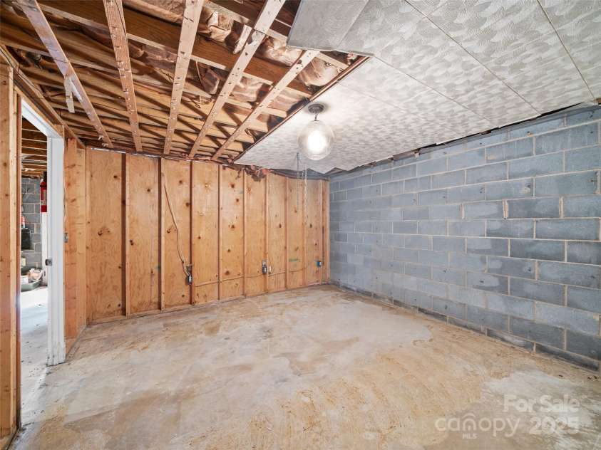 631 Macedonia Road, Asheville, NC 28804.  MLS# CAR4301225, YatesRealty ID 8894. Extra room in basement could be refinished