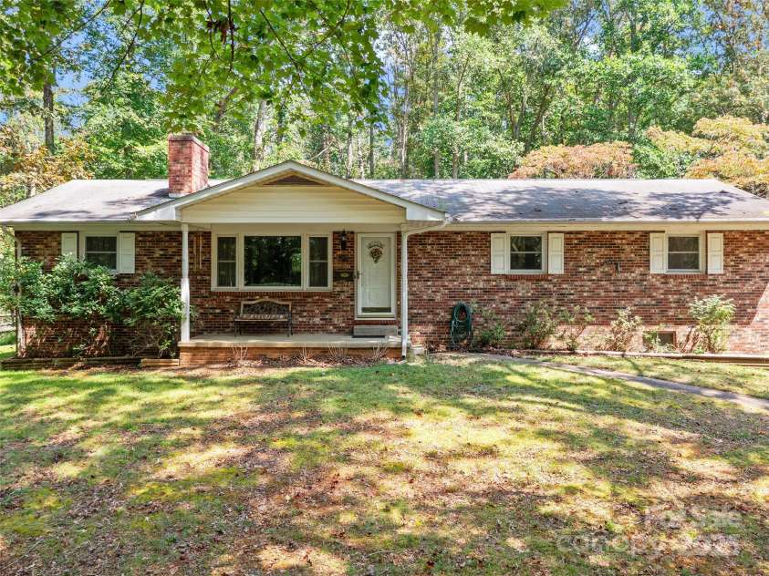 631 Macedonia Road, Asheville, NC 28804.  MLS# CAR4301225, YatesRealty ID 8894. Gently Sloping Front Yard
