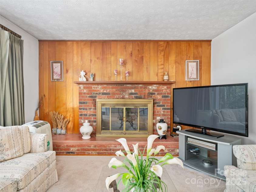 631 Macedonia Road, Asheville, NC 28804.  MLS# CAR4301225, YatesRealty ID 8894. Propane fireplace