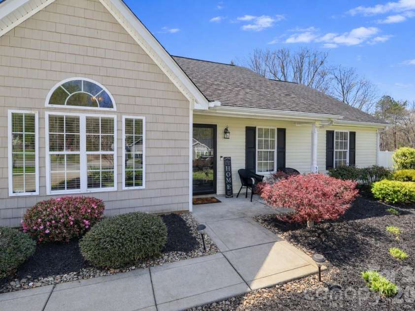 5867 Sunset View Lane, Catawba, NC 28609.  MLS# CAR4364770, YatesRealty ID 8896. 