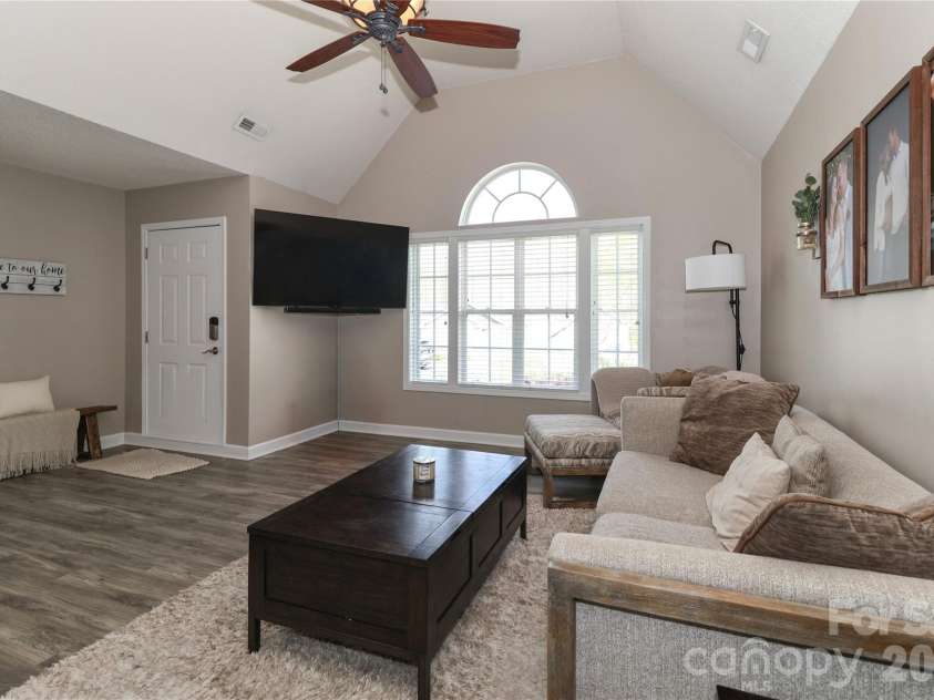 5867 Sunset View Lane, Catawba, NC 28609.  MLS# CAR4364770, YatesRealty ID 8896. 